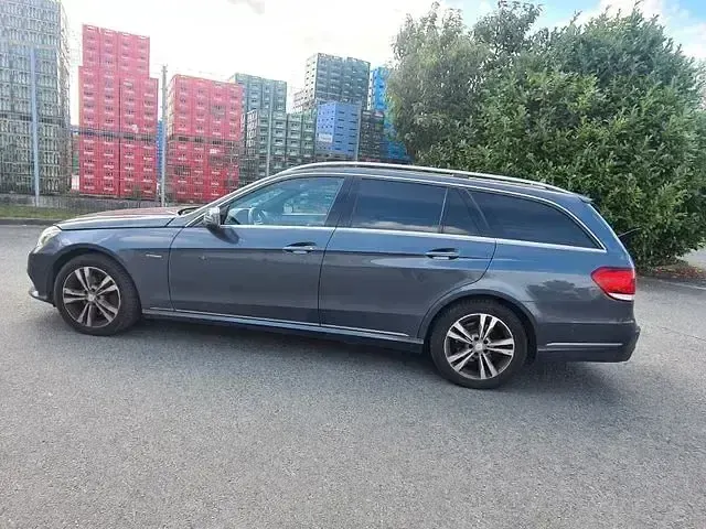 Gebraucht Mercedes E250 204 PS (150 kW) 2013 Grau Kombi