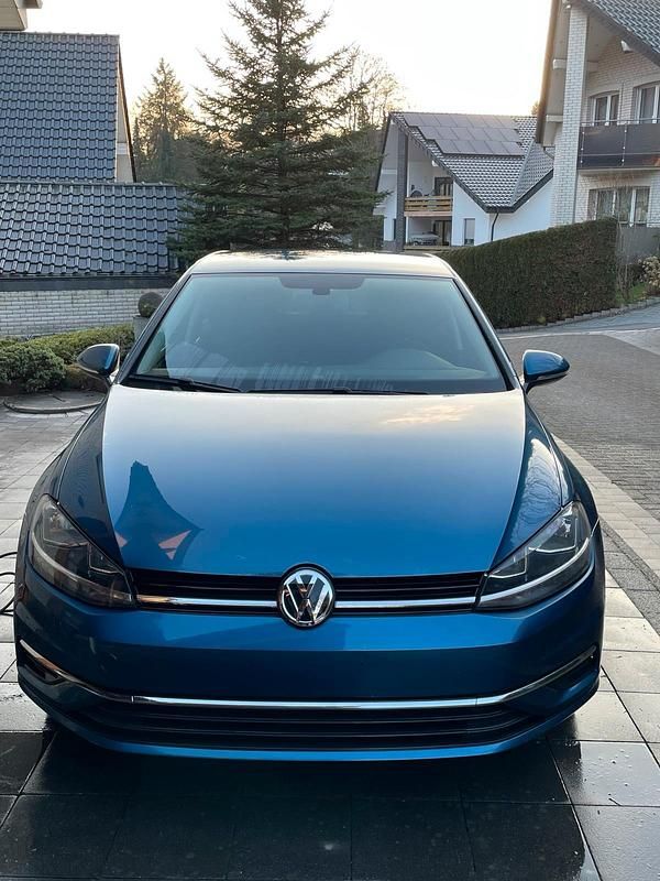 Blau Gebraucht 2019 VW Golf VII Limousine | 15.500 € (Superpreis) - Bild 1/4
