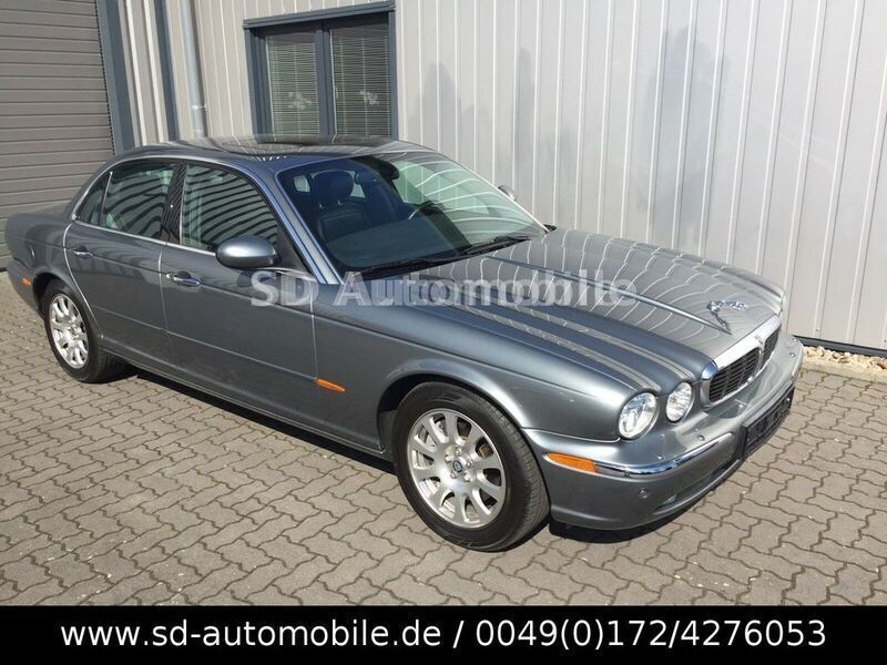 Grau Gebraucht 2003 Jaguar XJ6 Limousine | 24.890 € - Bild 1/4