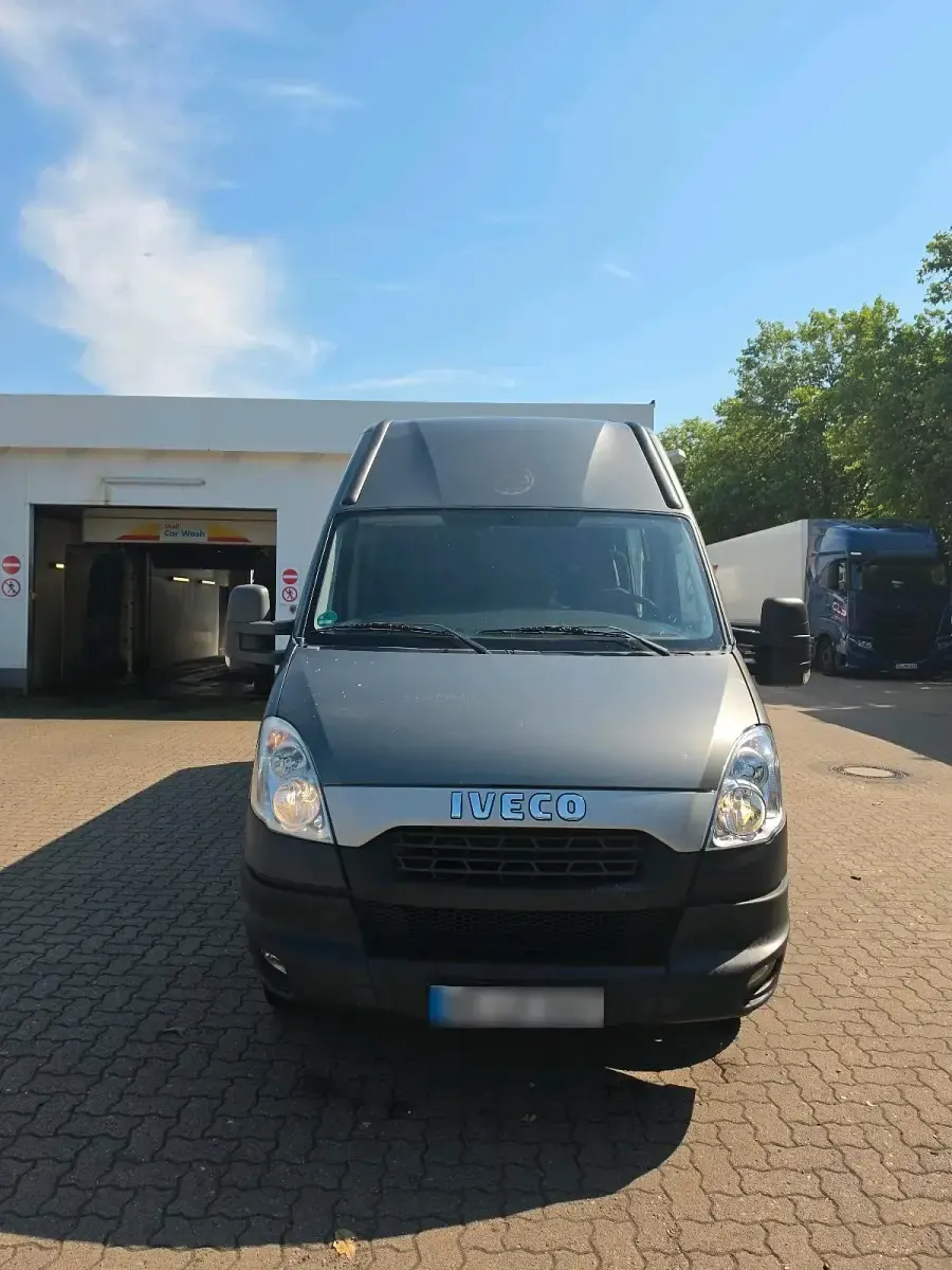 Gebraucht Iveco Daily 170 PS (125 kW) 2014 Silber Van / Kleinbus
