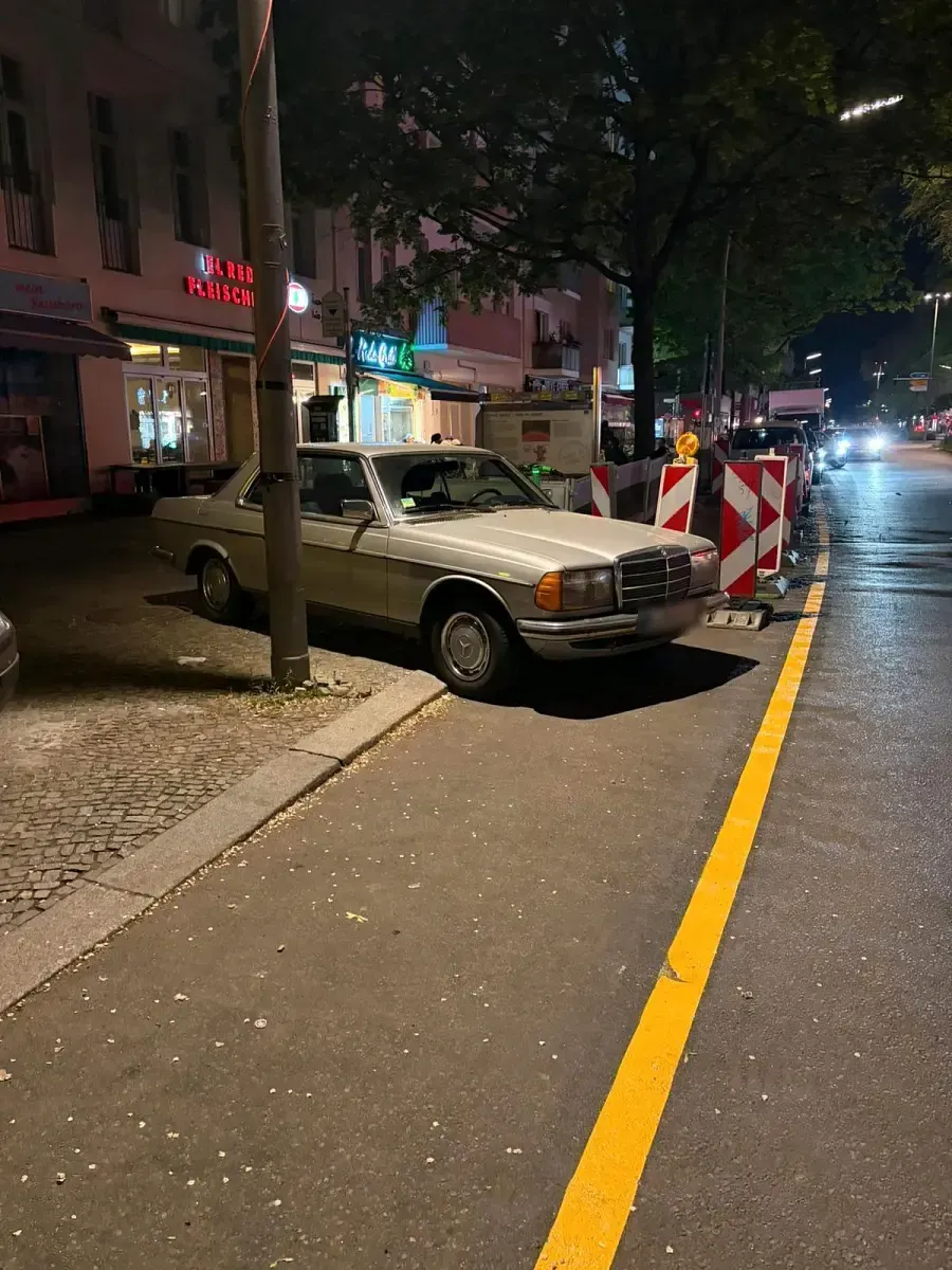 Gebraucht Mercedes 230 136 PS (100 kW) 1981 Silber Coupé