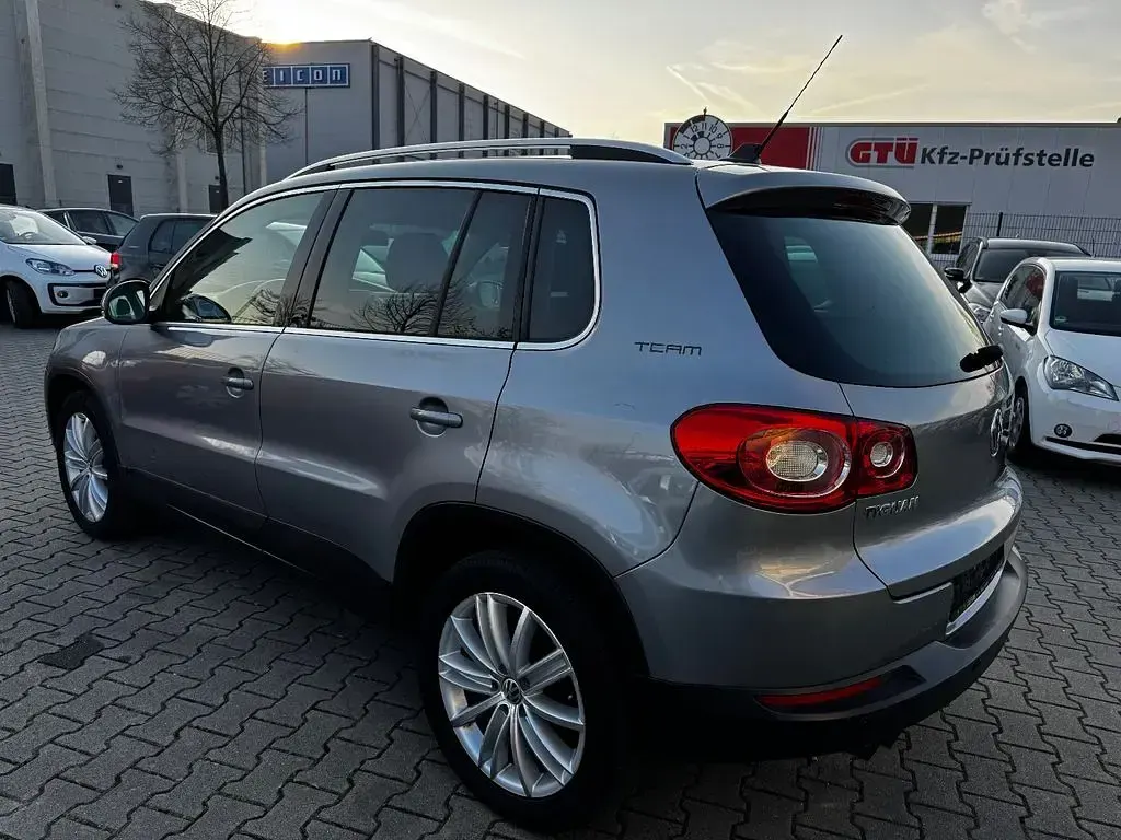 Używany VW Tiguan Team 140 KM (102 kW) 2011 Srebrny SUV