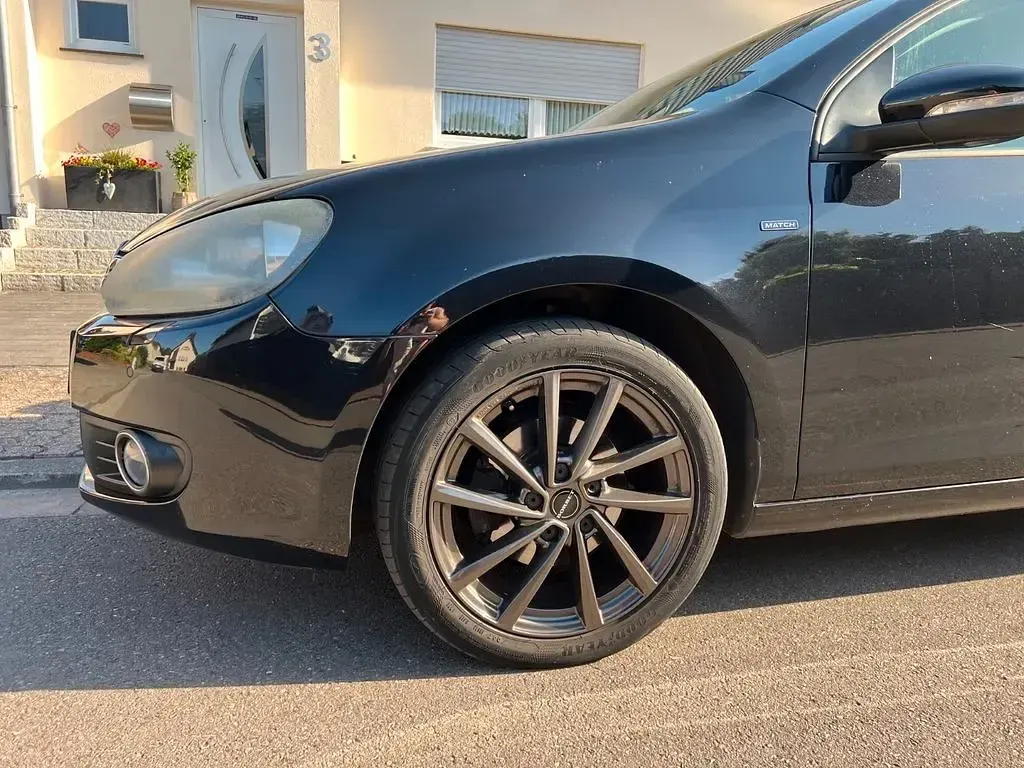 Gebraucht VW Golf VII Match 105 PS (77 kW) 2012 Schwarz Limousine