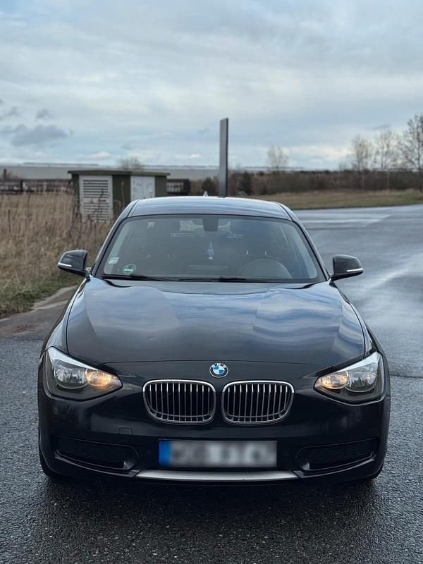 Gebraucht BMW 118 143 PS (105 kW) 2011 Schwarz Kleinwagen