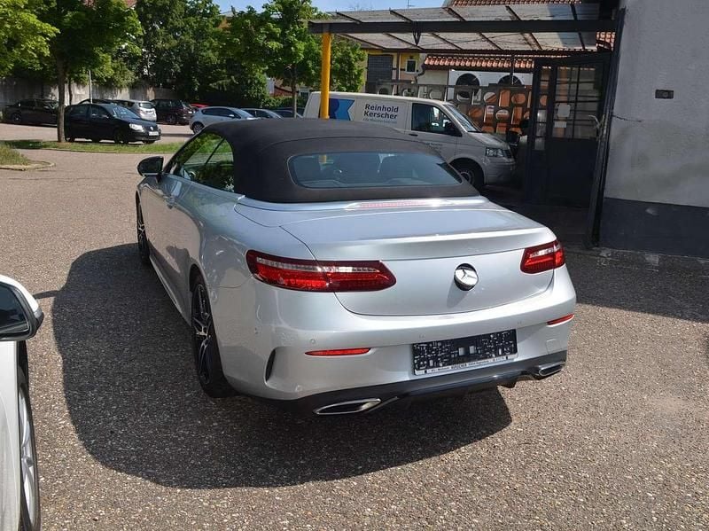 Gebraucht Mercedes E220 194 PS (142 kW) 2018 Iridiumsilber Cabrio