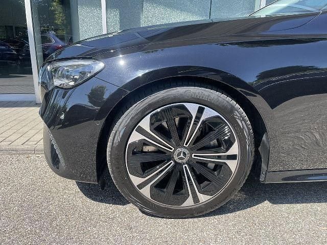 Gebraucht Mercedes E300 313 PS (230 kW) 2024 Lack obsidianschwarz Kombi