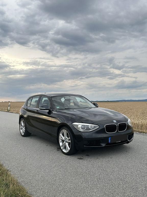 Schwarz Gebraucht 2012 BMW 120 Kleinwagen | 5.800 € (Fairer Preis) - Bild 1/4