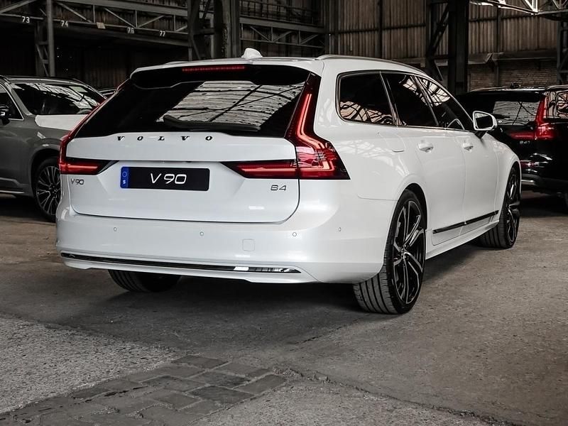 Gebraucht Volvo V90 Plus 197 PS (144 kW) 2024 Crystal white pearl Kombi