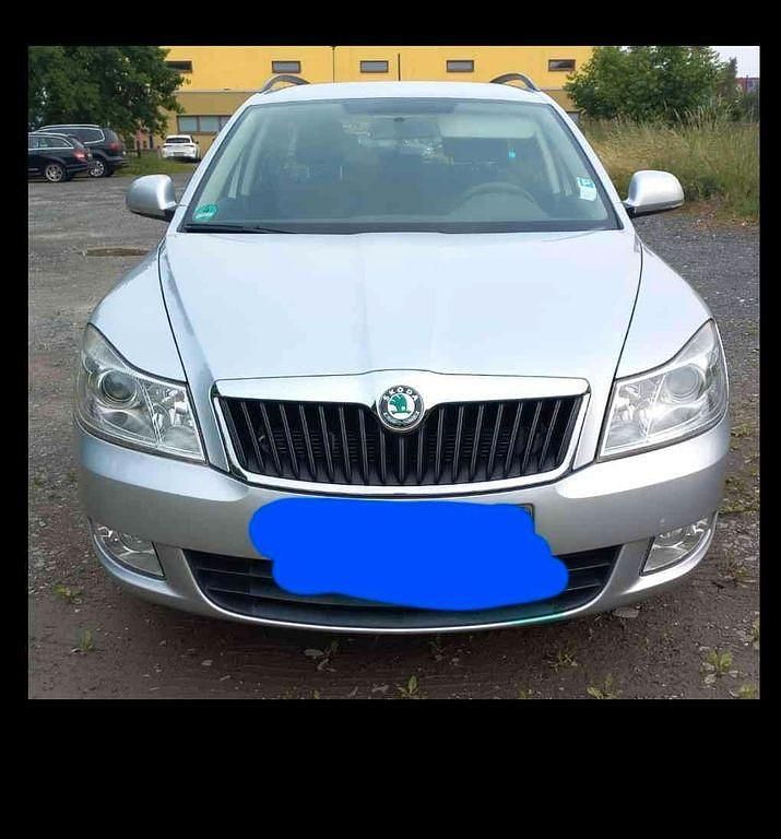 Silber Gebraucht 2011 Skoda Octavia Ambiente Kombi | 3.500 € (Superpreis) - Bild 1/4