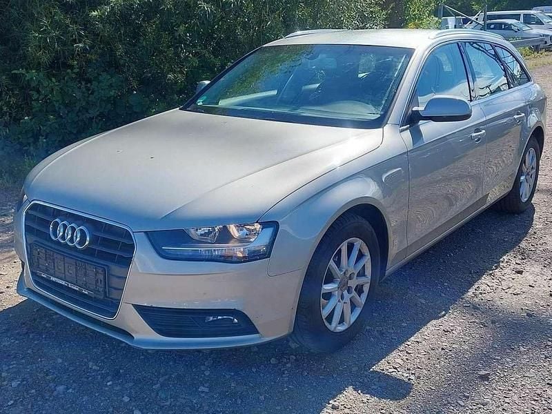 Cuveesilber Gebraucht 2014 Audi A4 Attraction Kombi | 9.900 € (Superpreis) - Bild 1/4