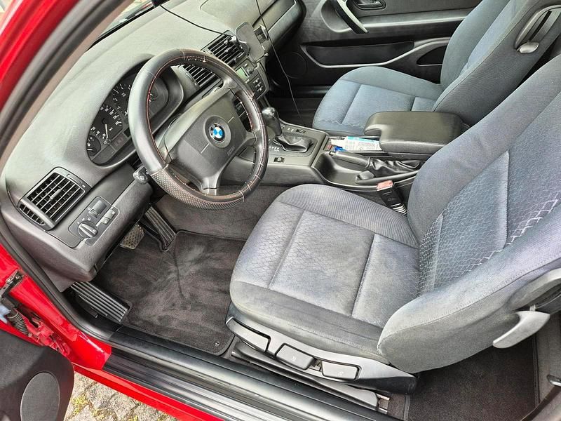 Gebraucht BMW 316 115 PS (84 kW) 2002 Rot Kleinwagen