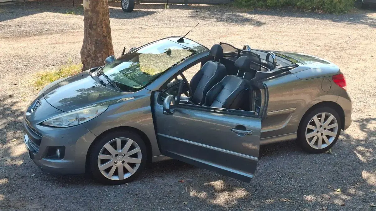 Gebraucht Peugeot 207 CC 111 PS (81 kW) 2013 Silber Cabrio