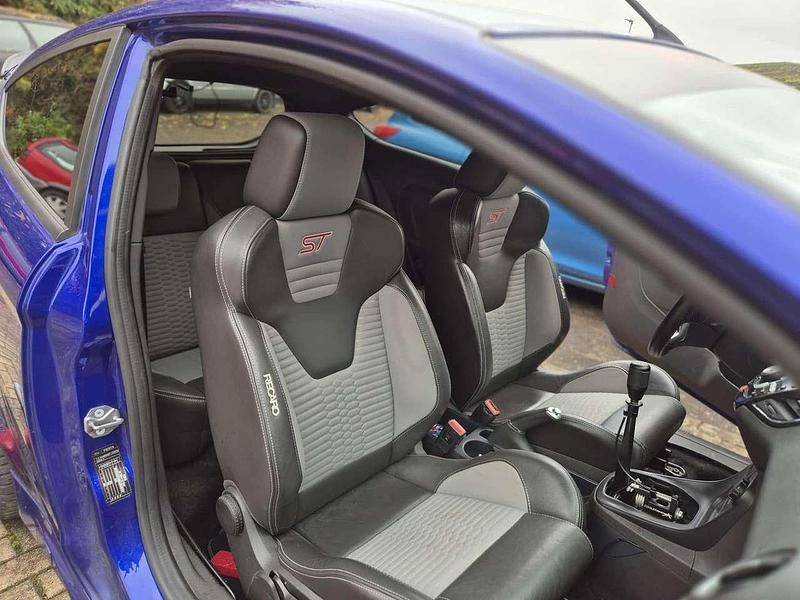 Gebraucht Ford Fiesta Sport 182 PS (133 kW) 2016 Blau Limousine