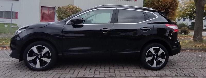 Schwarz Gebraucht 2017 Nissan Qashqai N-Connecta SUV | 13.900 € (Fairer Preis) - Bild 1/4