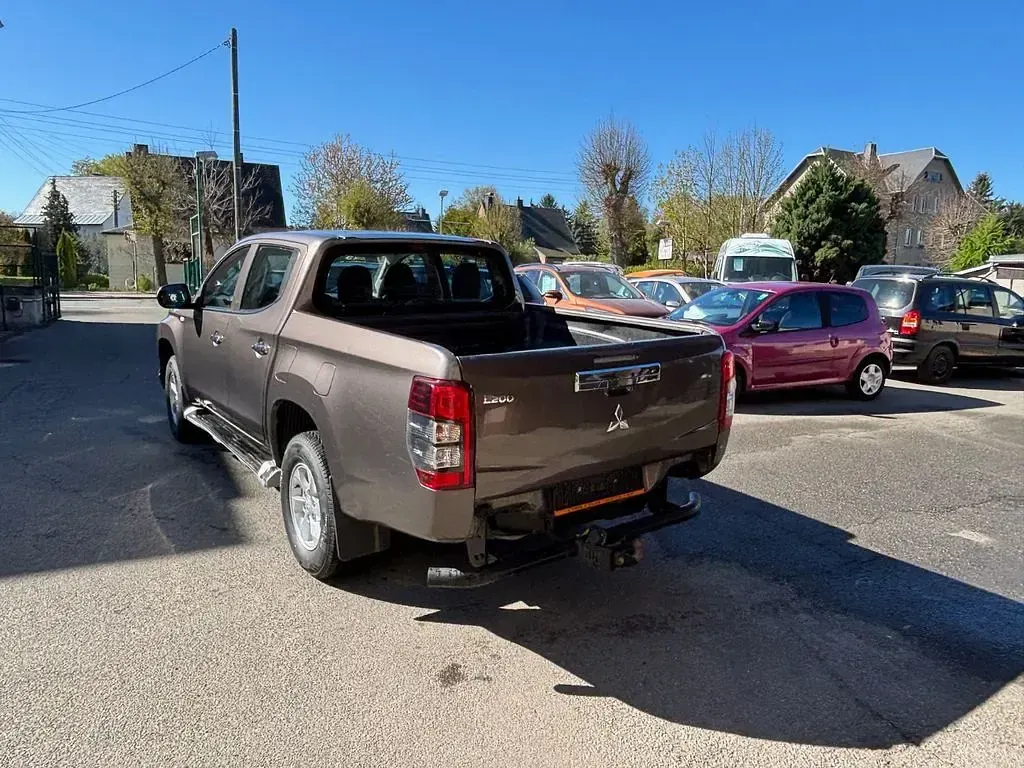 Gebraucht Mitsubishi L200 Basis 150 PS (110 kW) 2021 Braun Pickup