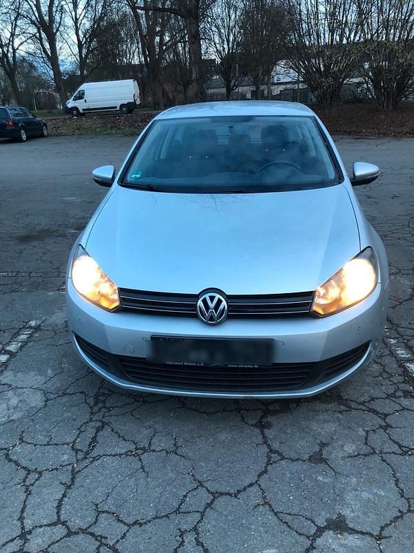 Gebraucht VW Golf VII 85 PS (62 kW) 2012 Silber Limousine