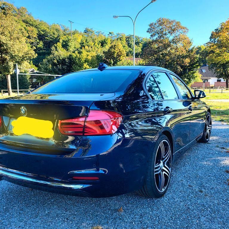 Gebraucht BMW 320 Advantage 190 PS (139 kW) 2017 Blau Limousine