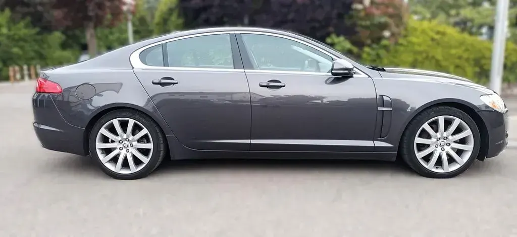 Gebraucht Jaguar XF Premium Luxury 241 PS (177 kW) 2010 Grau Limousine