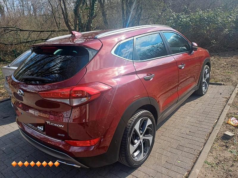 Rot Gebraucht 2015 Hyundai Tucson Premium SUV | 15.500 € (Fairer Preis) - Bild 1/4