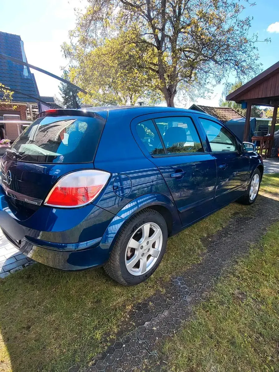 Gebraucht Opel Astra 105 PS (77 kW) 2006 Blau Limousine