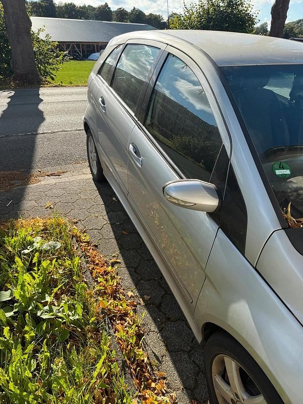 Gebraucht Mercedes B180 109 PS (80 kW) 2006 Silber Van / Kleinbus