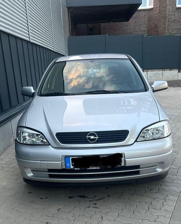 Silber Gebraucht 1999 Opel Astra Elegance Limousine | 1.250 € (Superpreis) - Bild 1/4