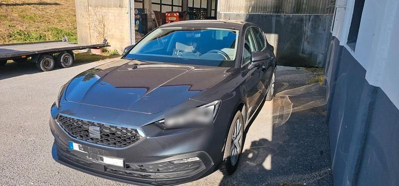 Grau Gebraucht 2020 Seat Leon Style Limousine | 15.500 € (Guter Preis) - Bild 1/4
