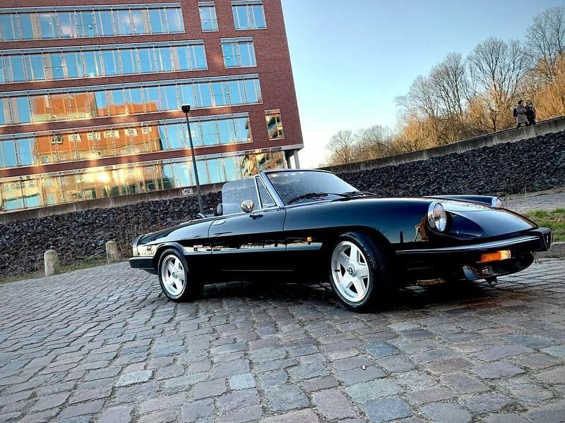 Gebraucht Alfa Romeo Spider 126 PS (92 kW) 1986 Schwarz Cabrio