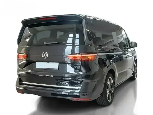 Gebraucht VW Multivan Style 150 PS (110 kW) 2025 Deep black perleffekt Van / Kleinbus