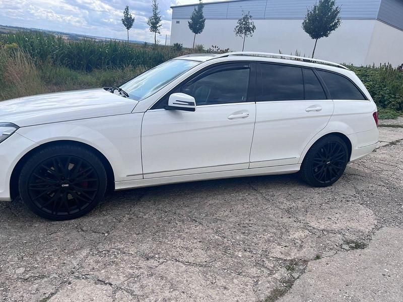 Weiß Gebraucht 2013 Mercedes C350 Avantgarde Kombi | 10.499 € (Guter Preis) - Bild 1/4