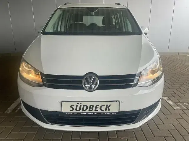 Gebraucht VW Sharan Comfortline 150 PS (110 kW) 2020 Pure white (weiß) Van / Kleinbus