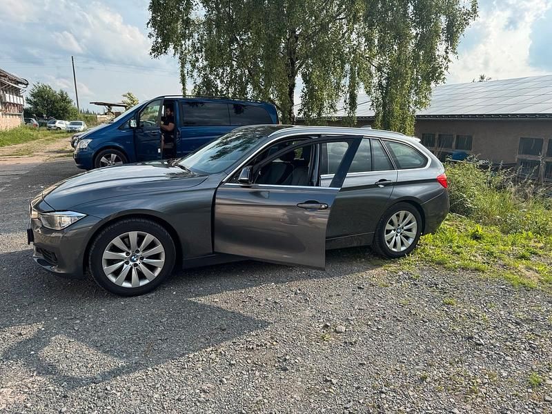 Gebraucht BMW 320 184 PS (135 kW) 2012 Grau Kombi