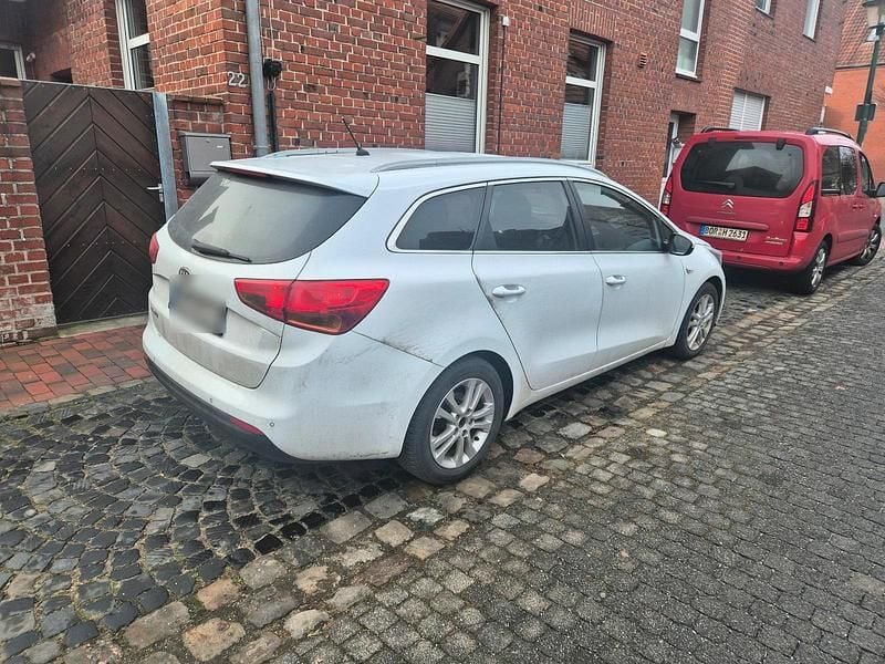 Gebraucht Kia Ceed 99 PS (72 kW) 2013 Weiß Kleinwagen