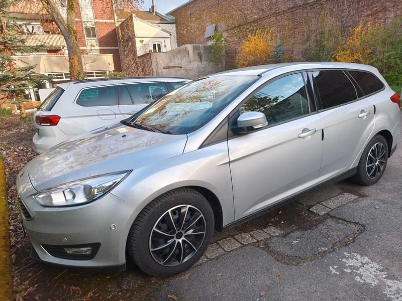 Gebraucht Ford Focus 125 PS (91 kW) 2017 Silber Kombi