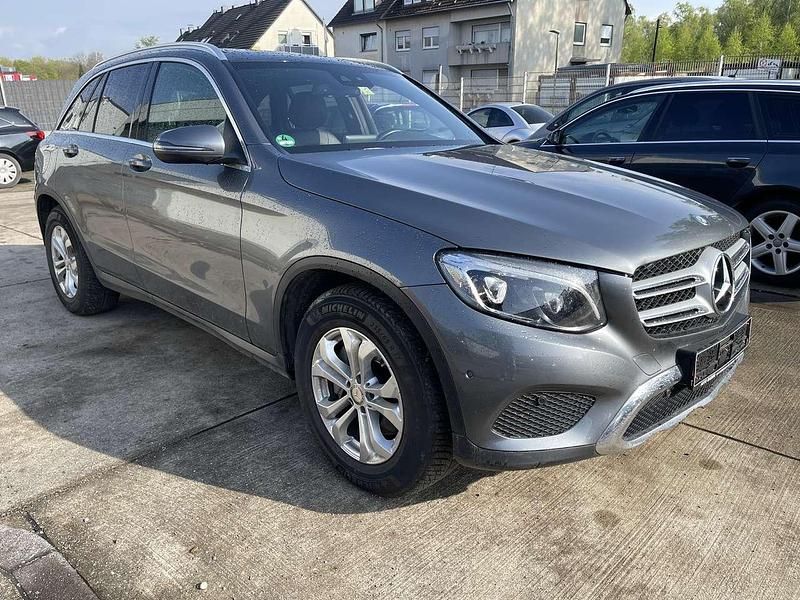Gebraucht Mercedes GLC220 170 PS (125 kW) 2016 Selenitgrau  metalliclack SUV