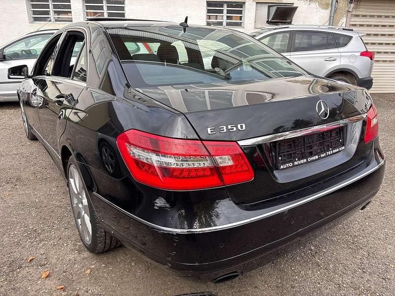 Gebraucht Mercedes E350 Avantgarde 231 PS (169 kW) 2009 Obsidianschwarz Limousine