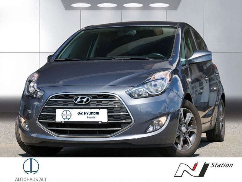 Grau Gebraucht 2018 Hyundai ix20 Space Van / Kleinbus | 11.980 € (Fairer Preis) - Bild 1/4