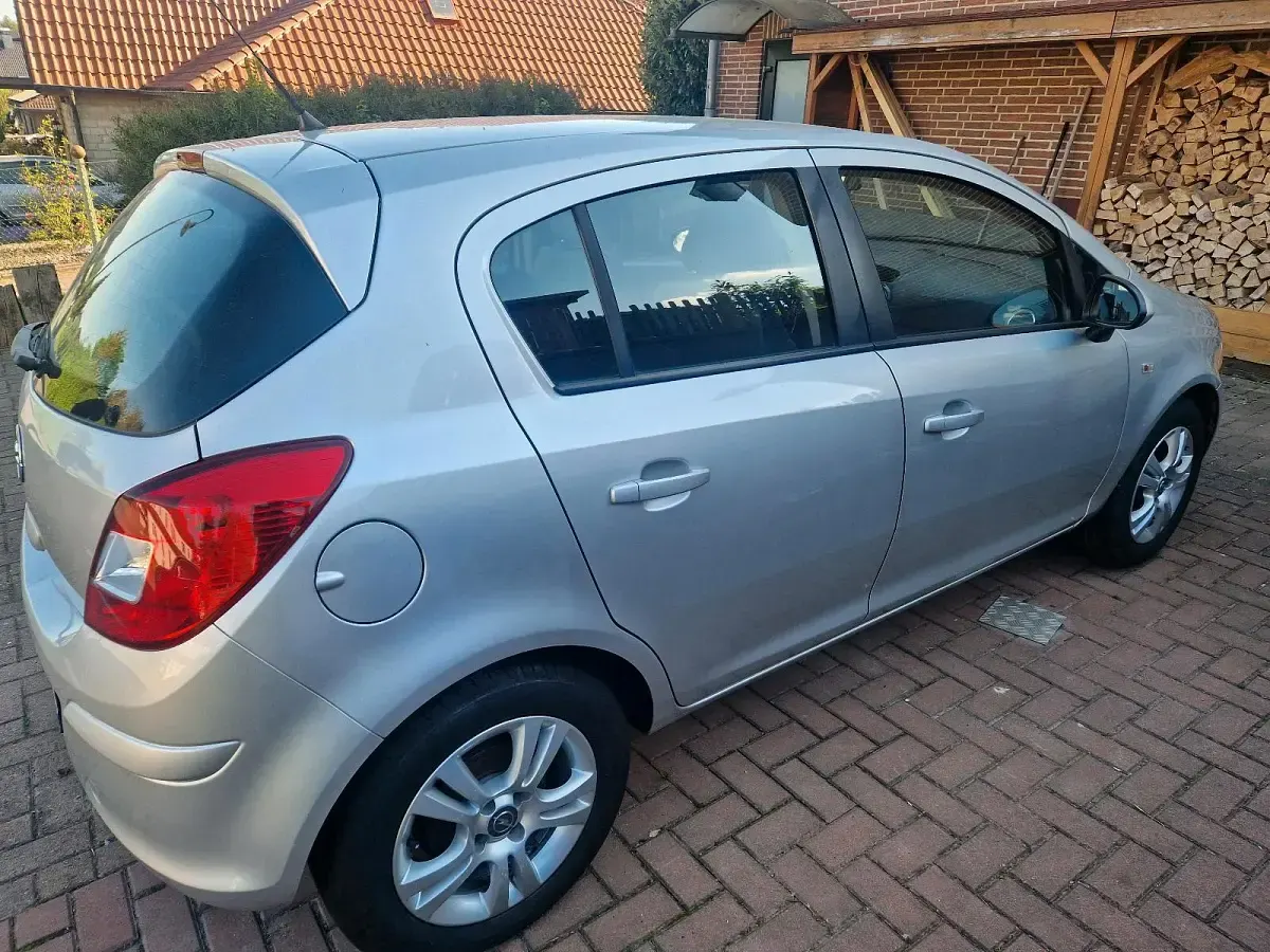 Gebraucht Opel Corsa 86 PS (63 kW) 2014 Silber Kleinwagen