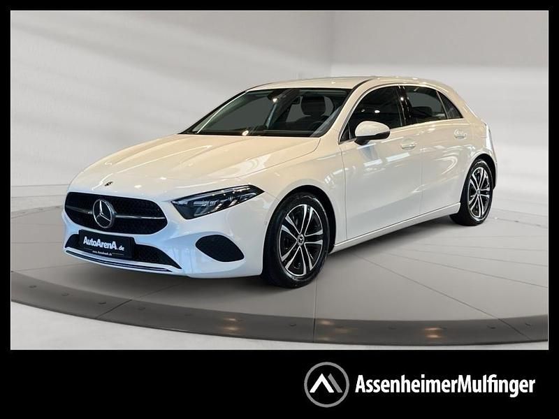 Weiß Gebraucht 2024 Mercedes A200 Progressive Limousine | 29.289 € (Guter Preis) - Bild 1/4
