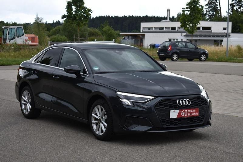 Grau Gebraucht 2022 Audi A3 Sport Limousine | 28.900 € (Teuer) - Bild 1/4