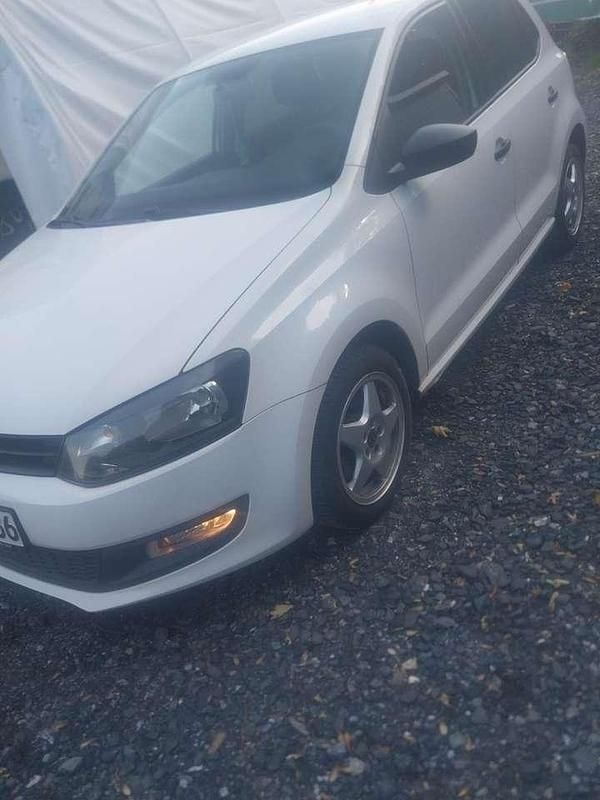 Second-hand VW Polo Comfortline 105 CP (77 kW) 2011 Alb Berlinǎ