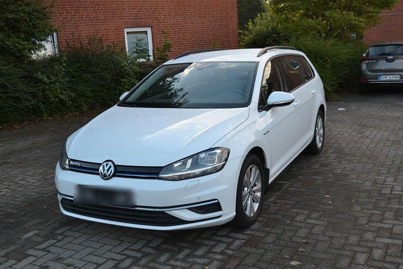 Weiß Gebraucht 2019 VW Golf VII Comfortline Kombi | 13.900 € (Superpreis) - Bild 1/4