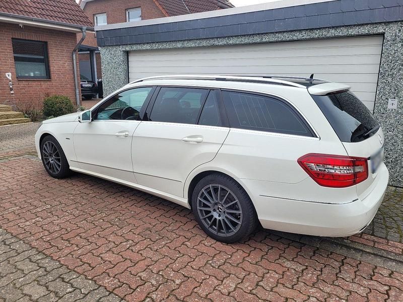 Gebraucht Mercedes E200 Avantgarde 184 PS (135 kW) 2010 Weiß Kombi