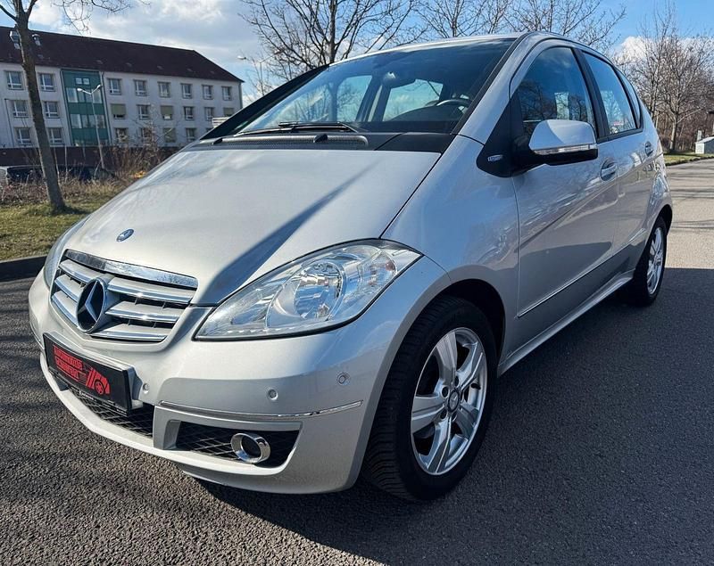 Gebraucht Mercedes A160 Avantgarde 95 PS (69 kW) 2012 Silber Kleinwagen