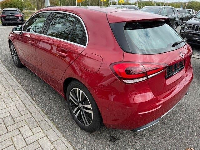 Gebraucht Mercedes A200 163 PS (119 kW) 2020 Rot Limousine