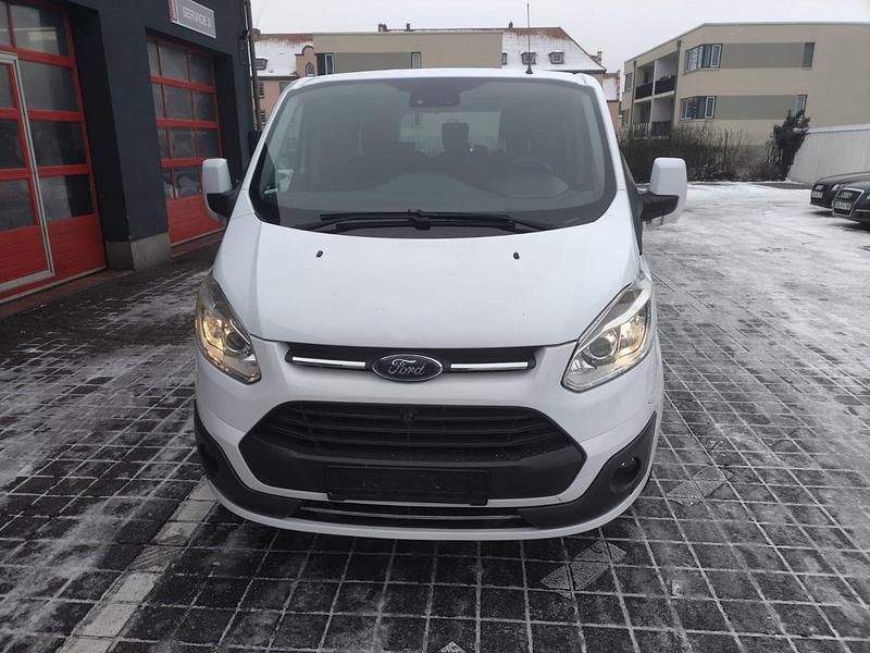 Gebraucht Ford Tourneo 170 PS (125 kW) 2017 Weiß Van / Kleinbus