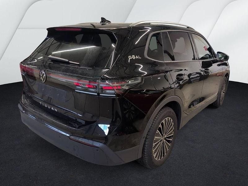 Gebraucht VW Tiguan Goal 150 PS (110 kW) 2025 Schwarz SUV