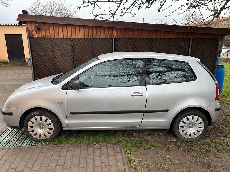 Second-hand VW Polo 75 CP (55 kW) 2003 Argintiu Hatchback