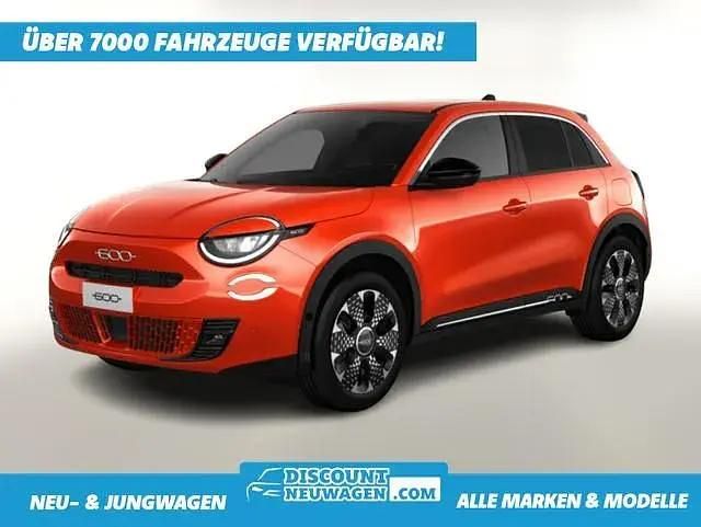Sole orange metallic Neu 2025 Fiat 600E La Prima SUV | 30.994 € - Bild 1/4