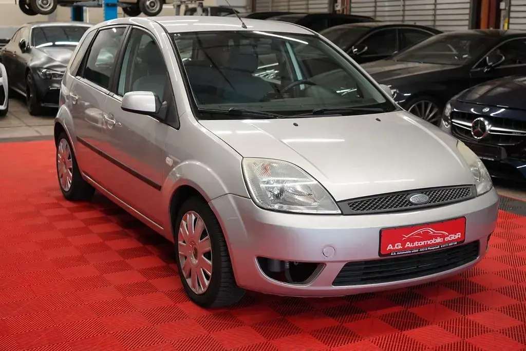 Gebraucht Ford Fiesta 60 PS (44 kW) 2005 Silber Kleinwagen